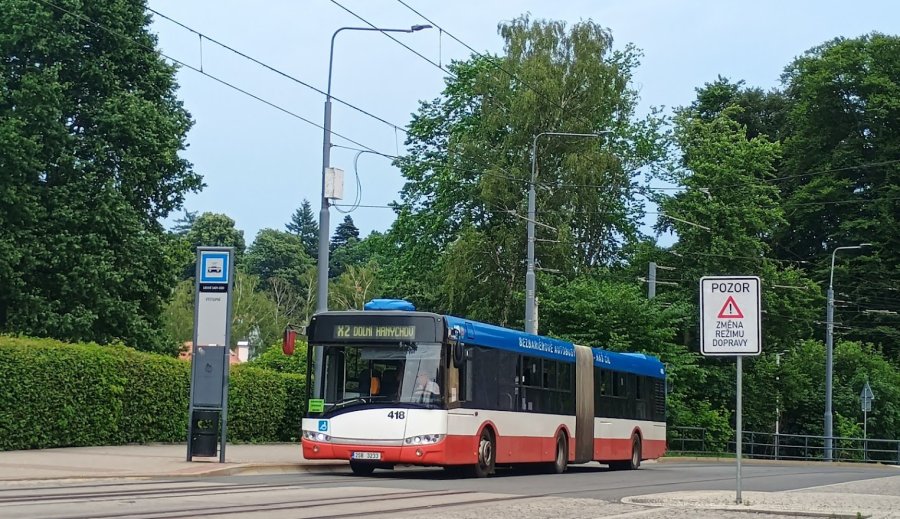 418